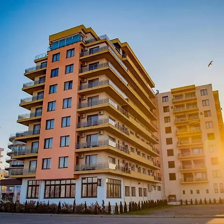 Ella Summerland Apartment *