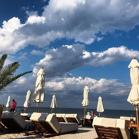 Ella Summerland Mamaia